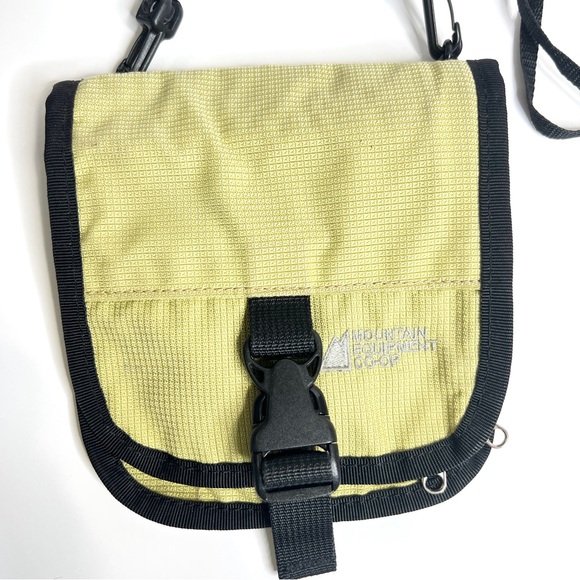 Mountain Equipment Co-Op Travel Crossbody Side Sling Wallet Y2K Gorpcore - Picture 2 of 12